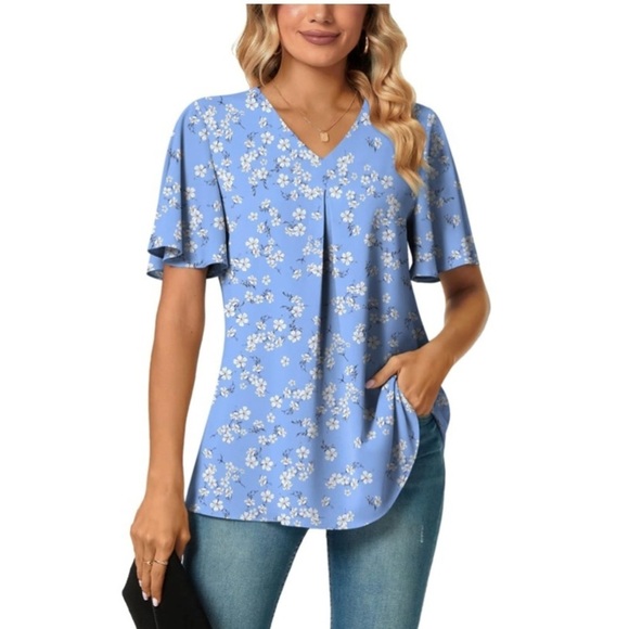 Anyally Tops - NWOT Anyally Floral Blue Women's Top